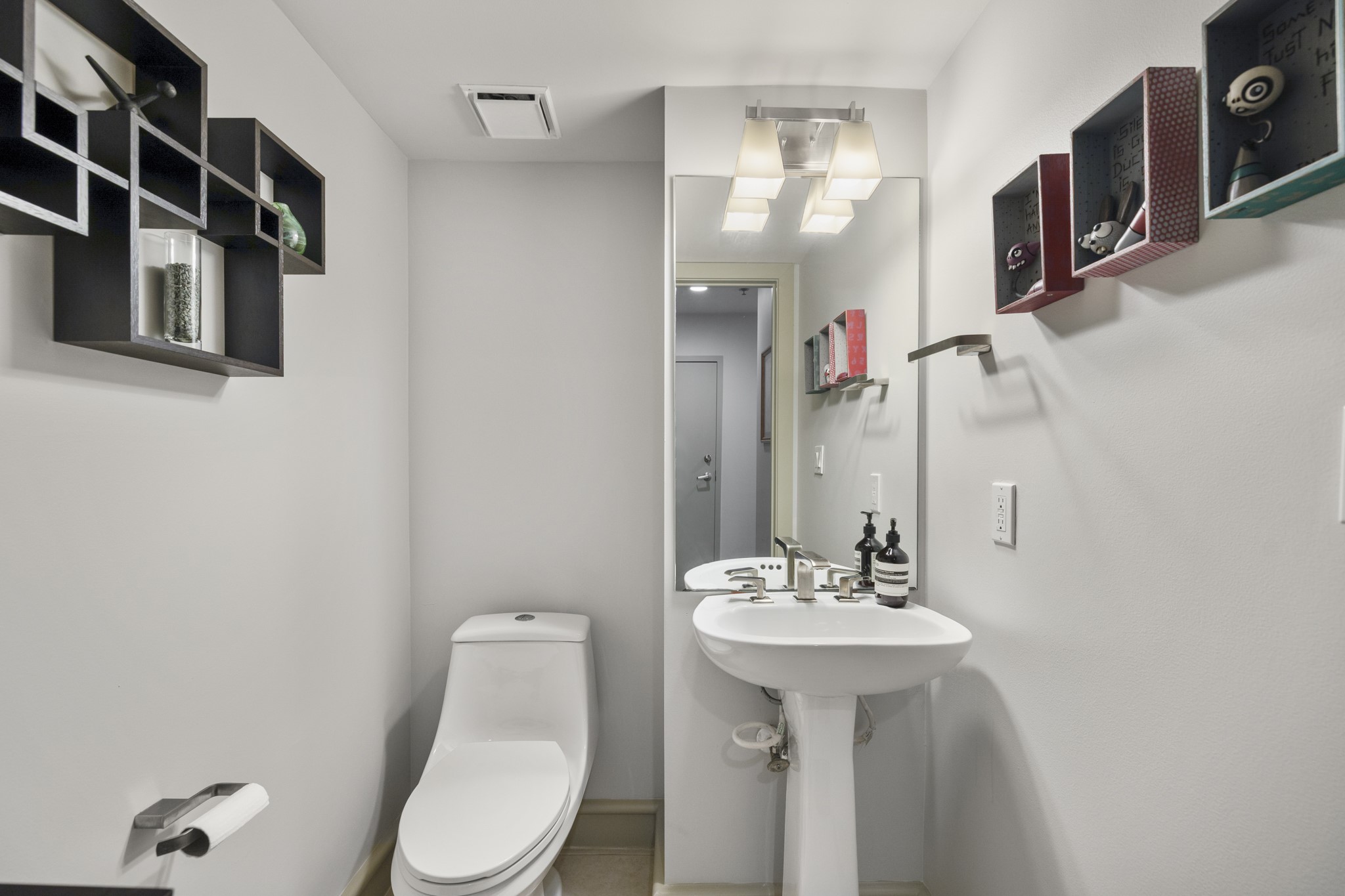 3311 Yupon Street, Unit 317 Houston, TX 77006 - Photo 5 of 29 a bathroom with a sink toilet and shower