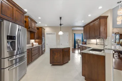 $825,000 | 104 West Vienna Drive, Hutto, TX 78634