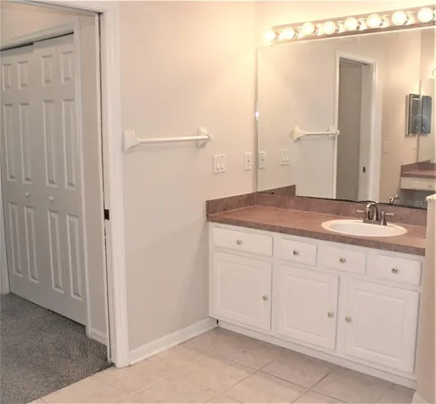 $3,200 | 7209 Colonial Lake Drive, Riverview, FL 33578