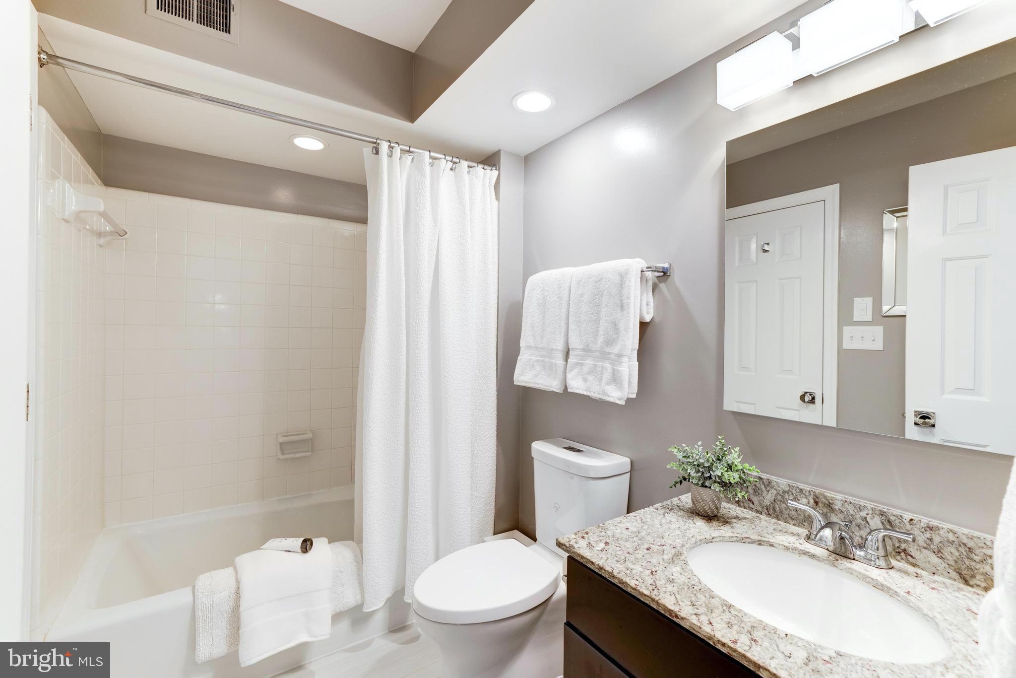 2612 North Glebe Road Arlington, VA 22207 - Photo 23 of 44 Full Bathroom #2
