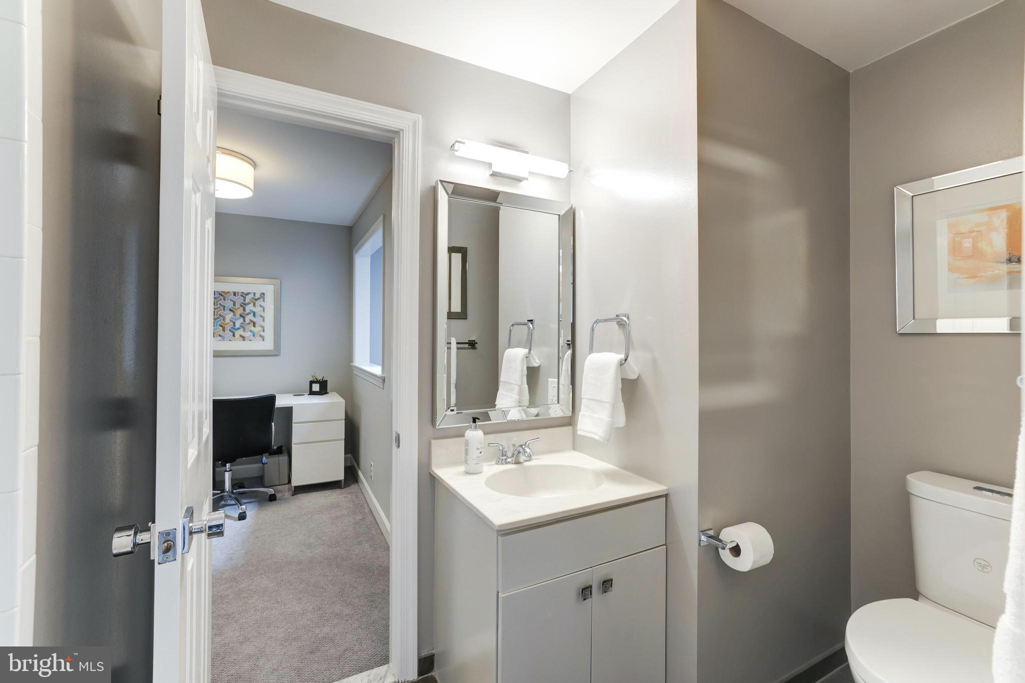 2612 North Glebe Road Arlington, VA 22207 - Photo 29 of 44 Full Bathroom #3