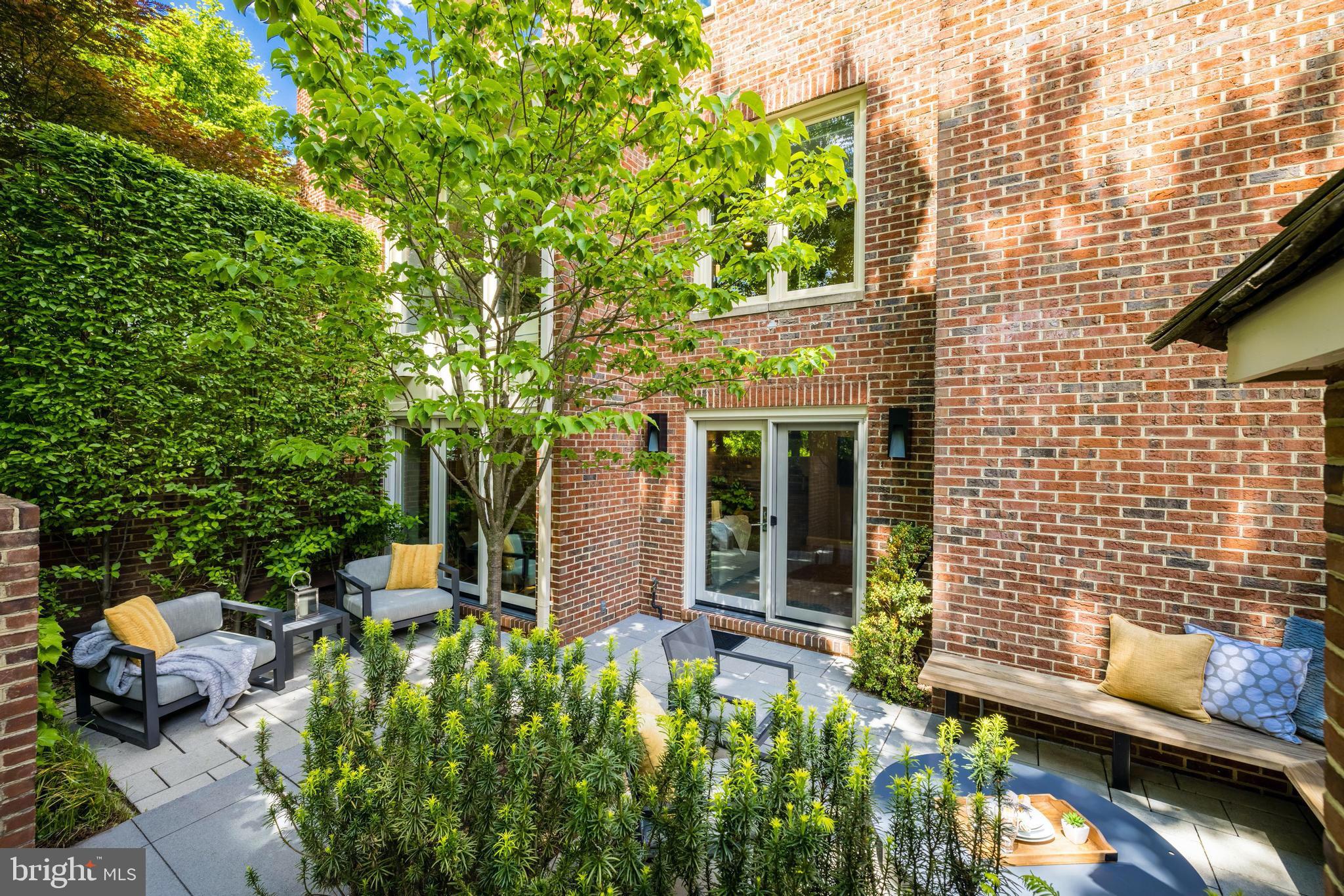 2612 North Glebe Road Arlington, VA 22207 - Photo 43 of 44 Custom Scott Brinitzer Design Georgetown Patio