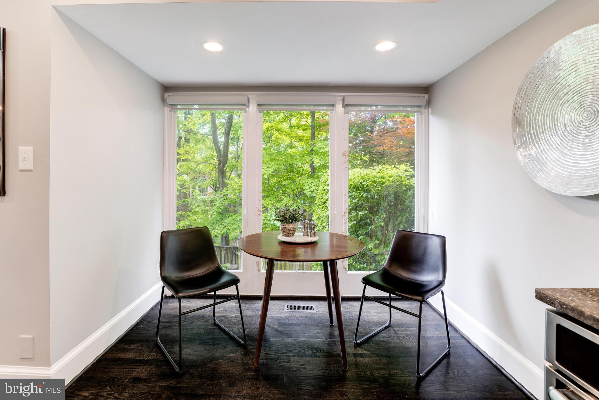 2612 North Glebe Road Arlington, VA 22207 - Photo 5 of 44 Cozy Breakfast Area