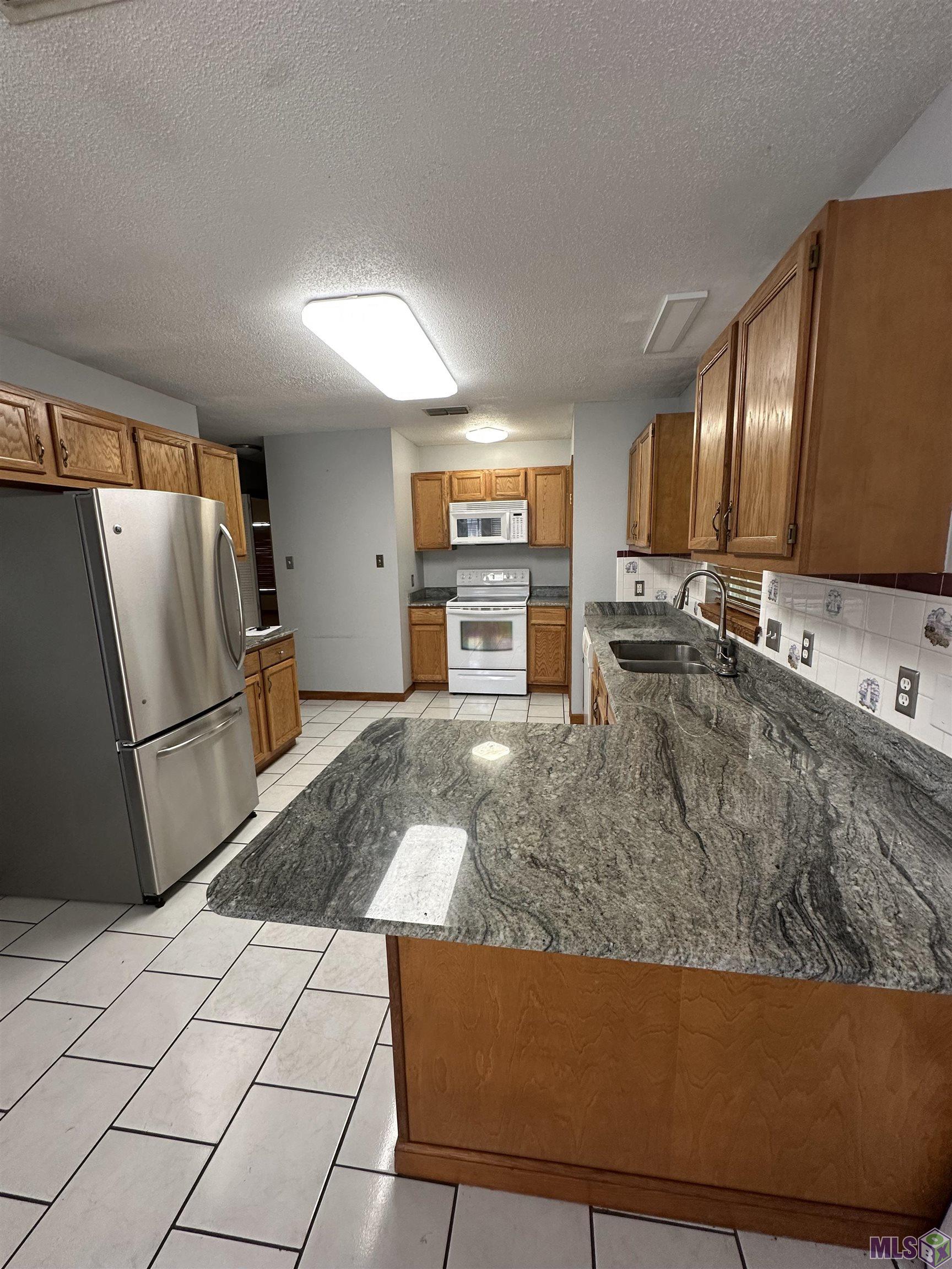 421 Cavaness Drive Houma, LA 70364 - Photo 5 of 29