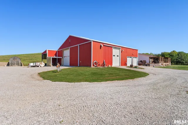 $425,000 | 1422 McCloud Road, Aledo, IL 61231