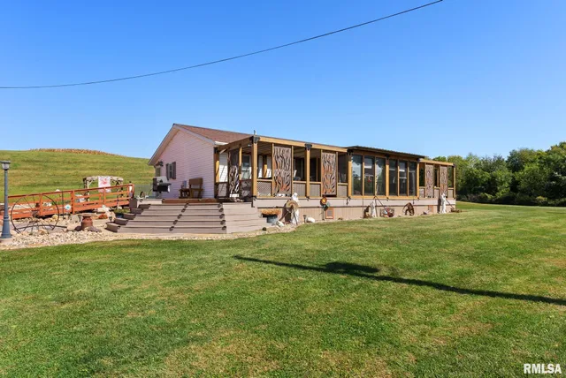 $425,000 | 1422 McCloud Road, Aledo, IL 61231