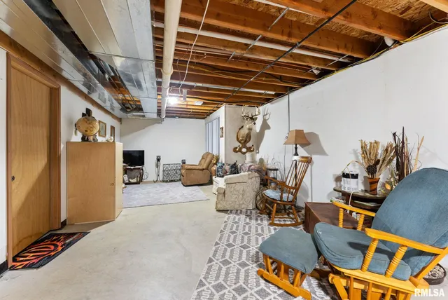 $425,000 | 1422 McCloud Road, Aledo, IL 61231