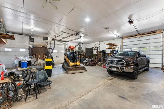 $425,000 | 1422 McCloud Road, Aledo, IL 61231