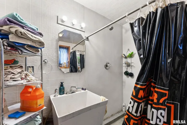 $425,000 | 1422 McCloud Road, Aledo, IL 61231