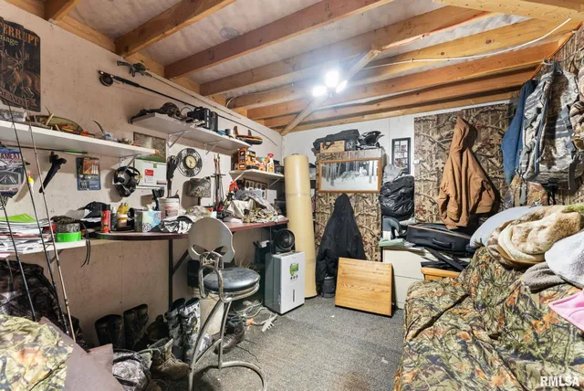 $425,000 | 1422 McCloud Road, Aledo, IL 61231