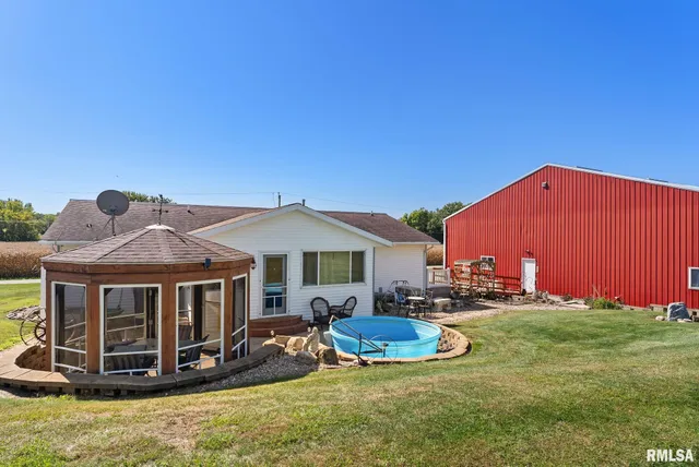 $425,000 | 1422 McCloud Road, Aledo, IL 61231