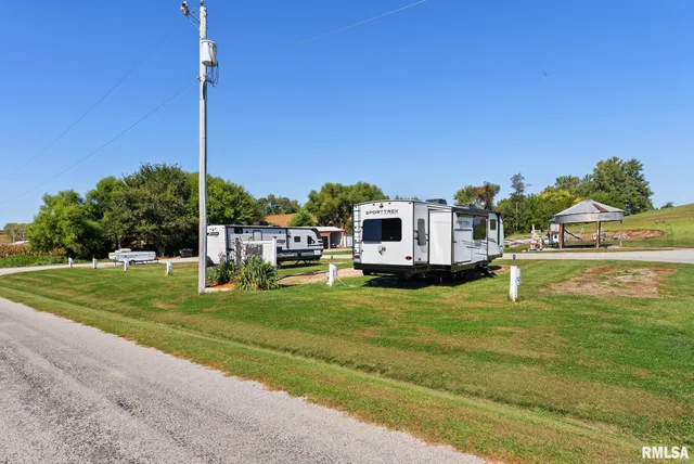 $425,000 | 1422 McCloud Road, Aledo, IL 61231