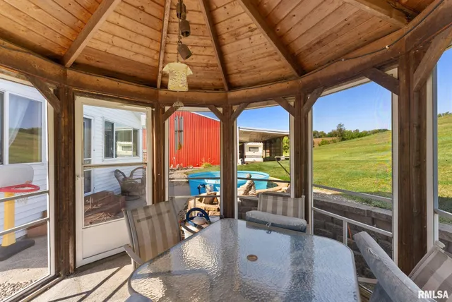 $425,000 | 1422 McCloud Road, Aledo, IL 61231