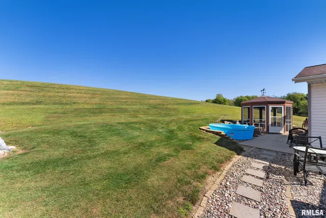 $425,000 | 1422 McCloud Road, Aledo, IL 61231