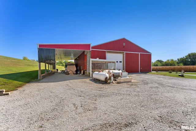 $425,000 | 1422 McCloud Road, Aledo, IL 61231