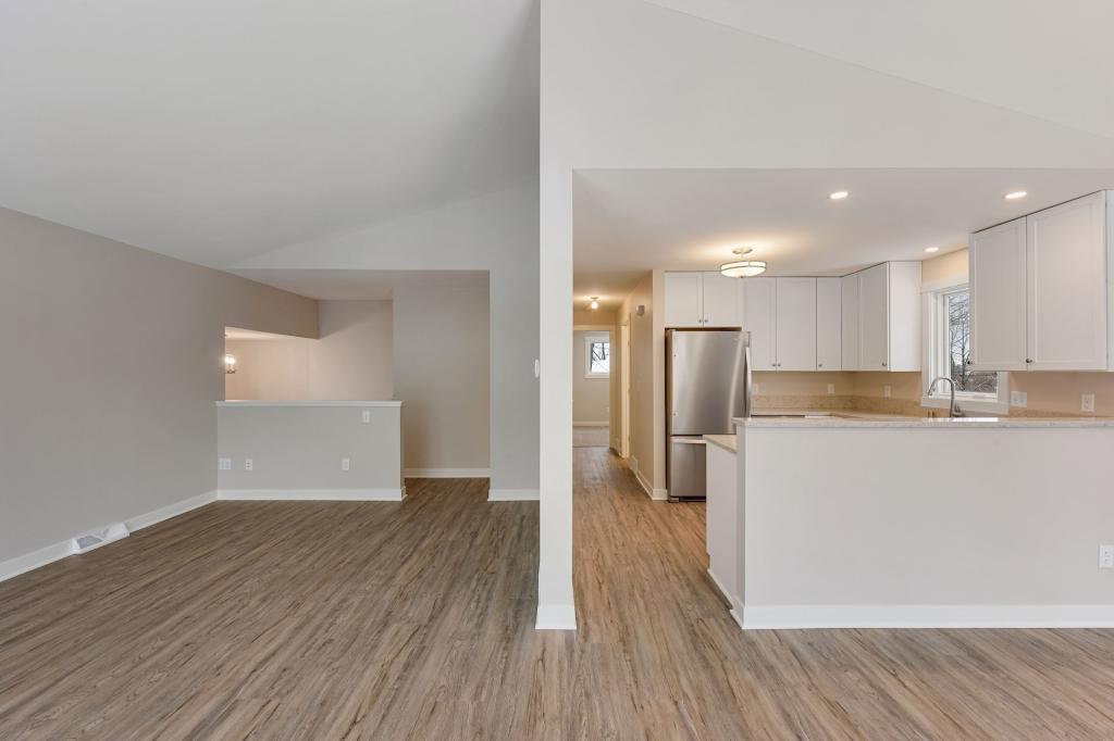6035 Cherrywood Road Mound, MN 55364 - Photo 2 of 37 Gallery Image 2