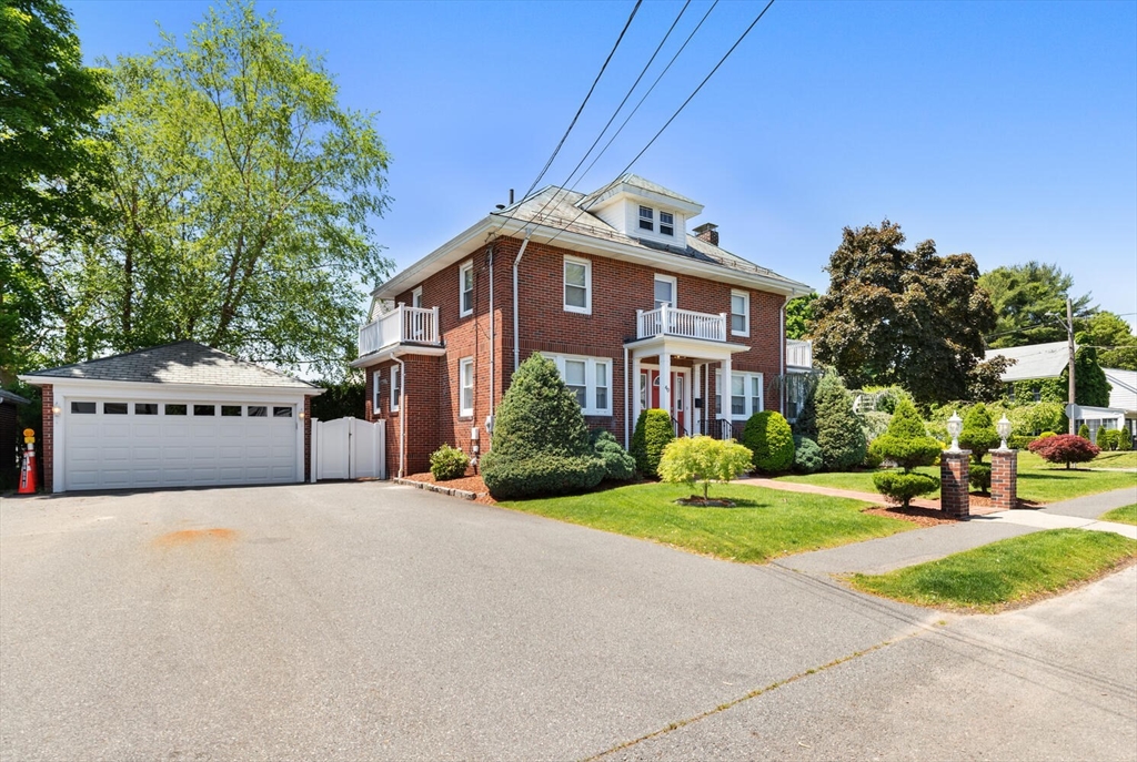 40 Ramshead Road Medford, MA 02155 - Photo 3 of 35 Gallery Image 3