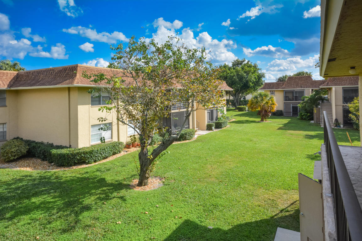 1231 Northwest 13th Street, Unit 471F Boca Raton, FL 33486 - Photo 16 of 21 16. Interior Patio