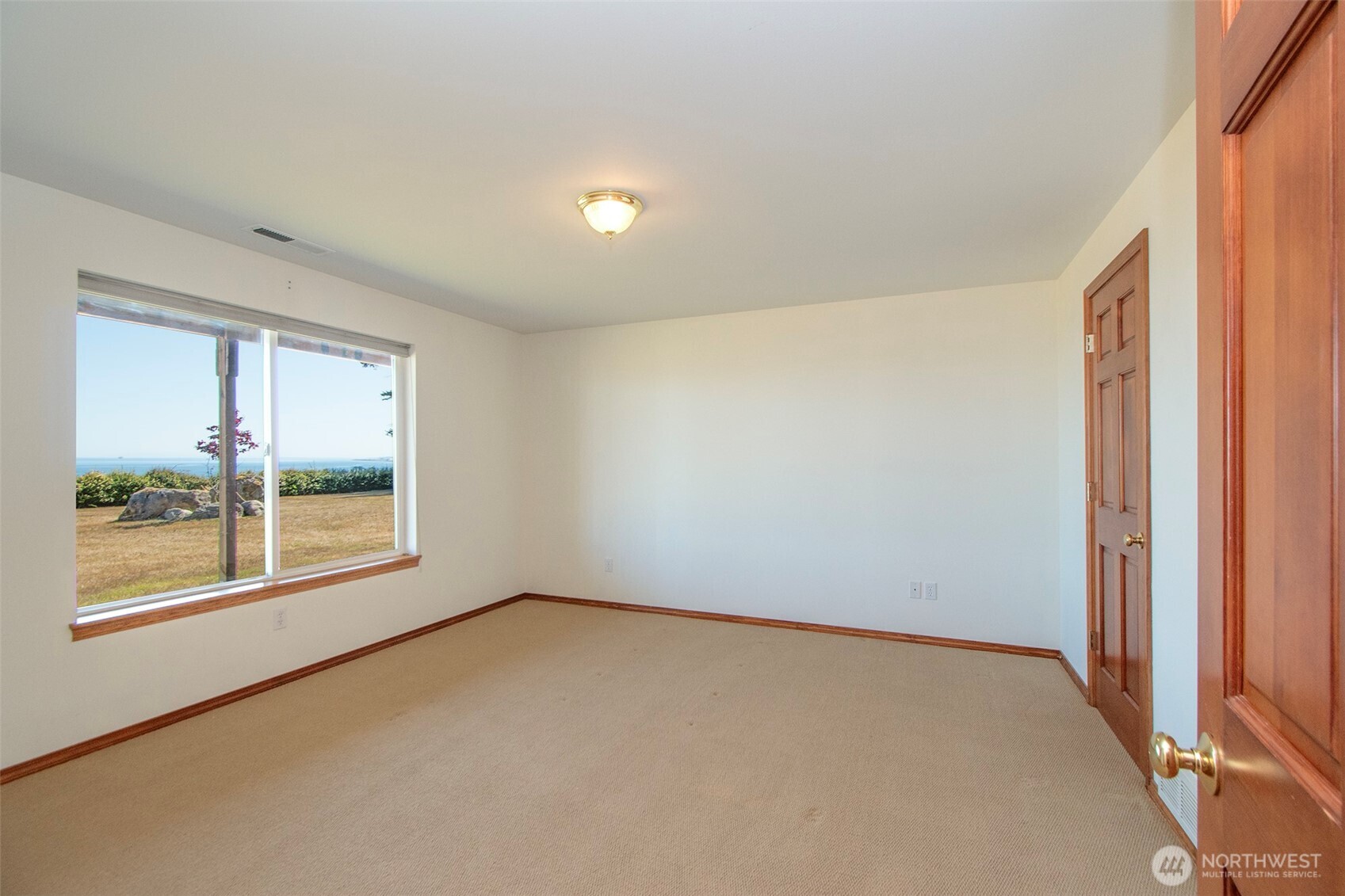 99 South Point Road Port Angeles, WA 98363 - Photo 31 of 40 an empty room with window