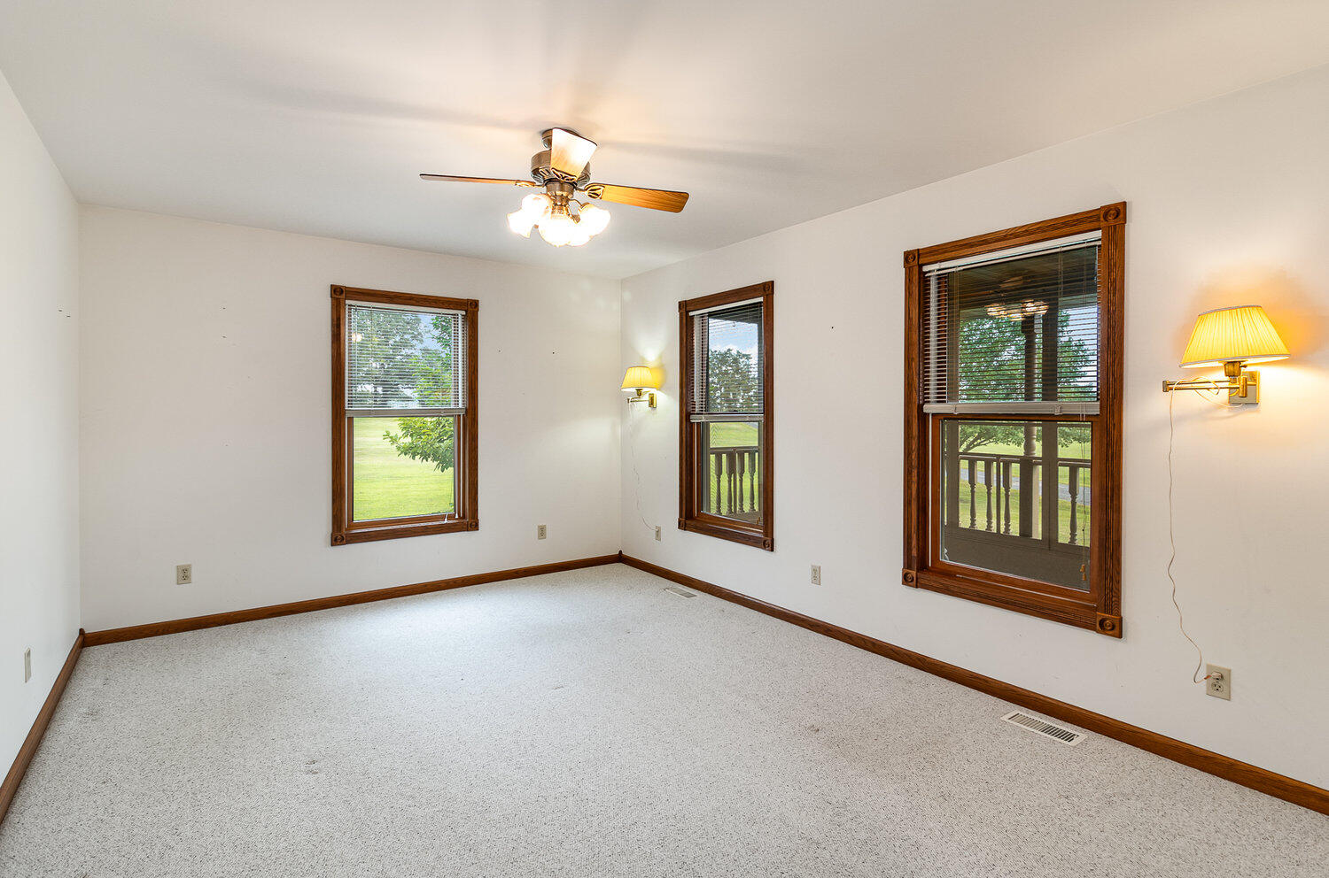 17020 Holtz Road Lowell, IN 46356 - Photo 2 of 24 1500x992