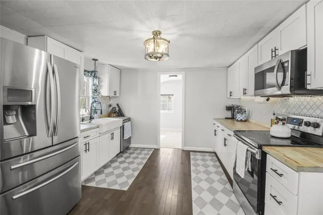 $319,900 | 1215 Berry Road, Independence, MO 64057