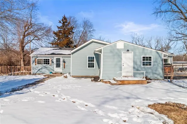 $319,900 | 1215 Berry Road, Independence, MO 64057