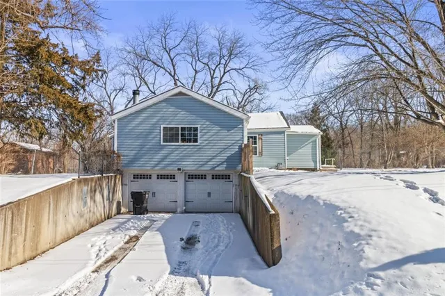 $319,900 | 1215 Berry Road, Independence, MO 64057