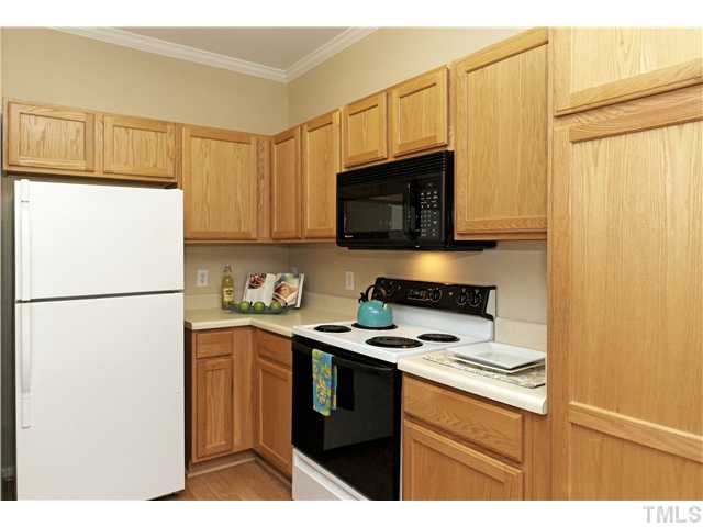 Hardwood floor, built-in microwave and lightly used range will please!