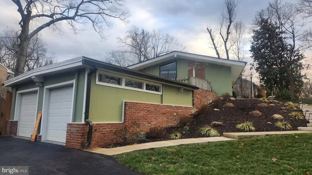 $4,400 | 7609 Woodridge Circle, Alexandria, VA 22308