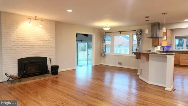 $4,400 | 7609 Woodridge Circle, Alexandria, VA 22308