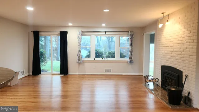 $4,400 | 7609 Woodridge Circle, Alexandria, VA 22308