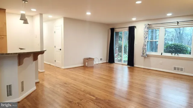 $4,400 | 7609 Woodridge Circle, Alexandria, VA 22308