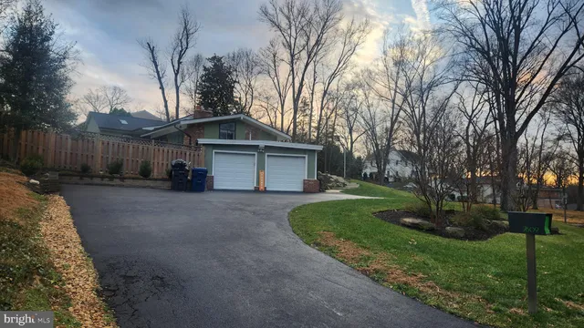 $4,400 | 7609 Woodridge Circle, Alexandria, VA 22308