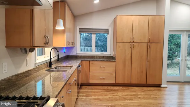 $4,400 | 7609 Woodridge Circle, Alexandria, VA 22308