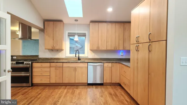 $4,400 | 7609 Woodridge Circle, Alexandria, VA 22308