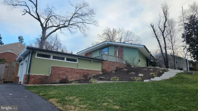 $4,400 | 7609 Woodridge Circle, Alexandria, VA 22308