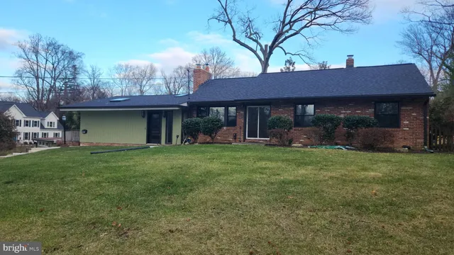 $4,400 | 7609 Woodridge Circle, Alexandria, VA 22308