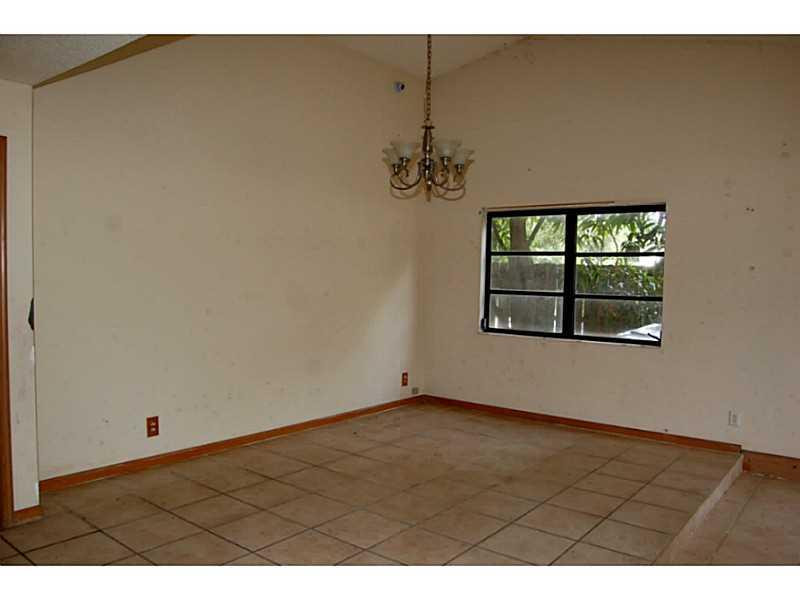 340 Northwest 36th Court Boca Raton, FL 33431 - Photo 6 of 22 Living Room
