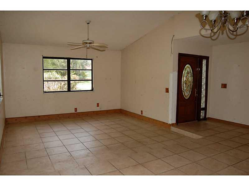 340 Northwest 36th Court Boca Raton, FL 33431 - Photo 7 of 22 Living Room