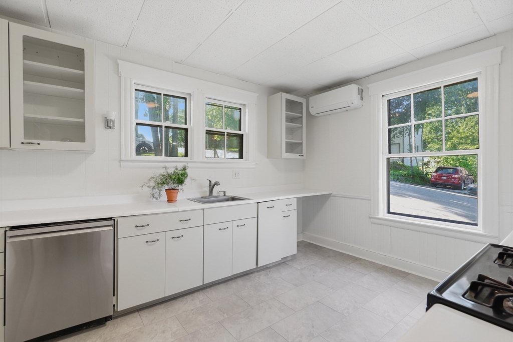 76 Grant Street Gardner, MA 01440 - Photo 10 of 27