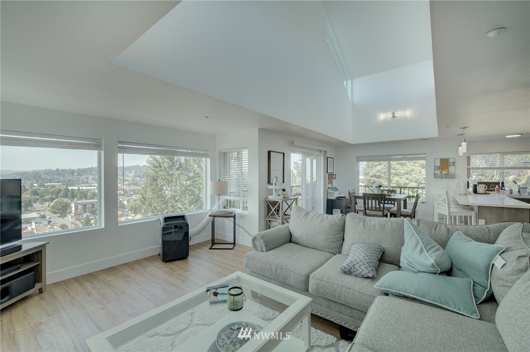 512 Mill Avenue South Renton, WA 98057 - Photo 9 of 19 a living room with furniture and a large window