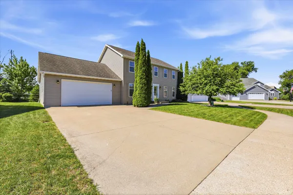 $399,900 | 755 Weatherstone Drive, Oshkosh, WI 54901