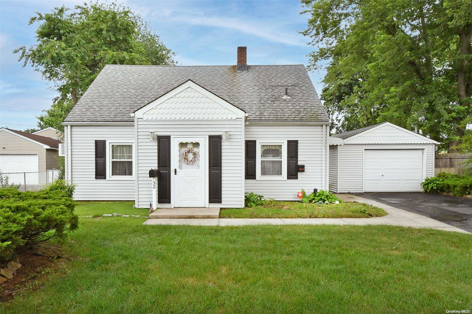 52 Rope Lane Levittown, NY 11756 - Photo 1 of 1 Gallery Image 1