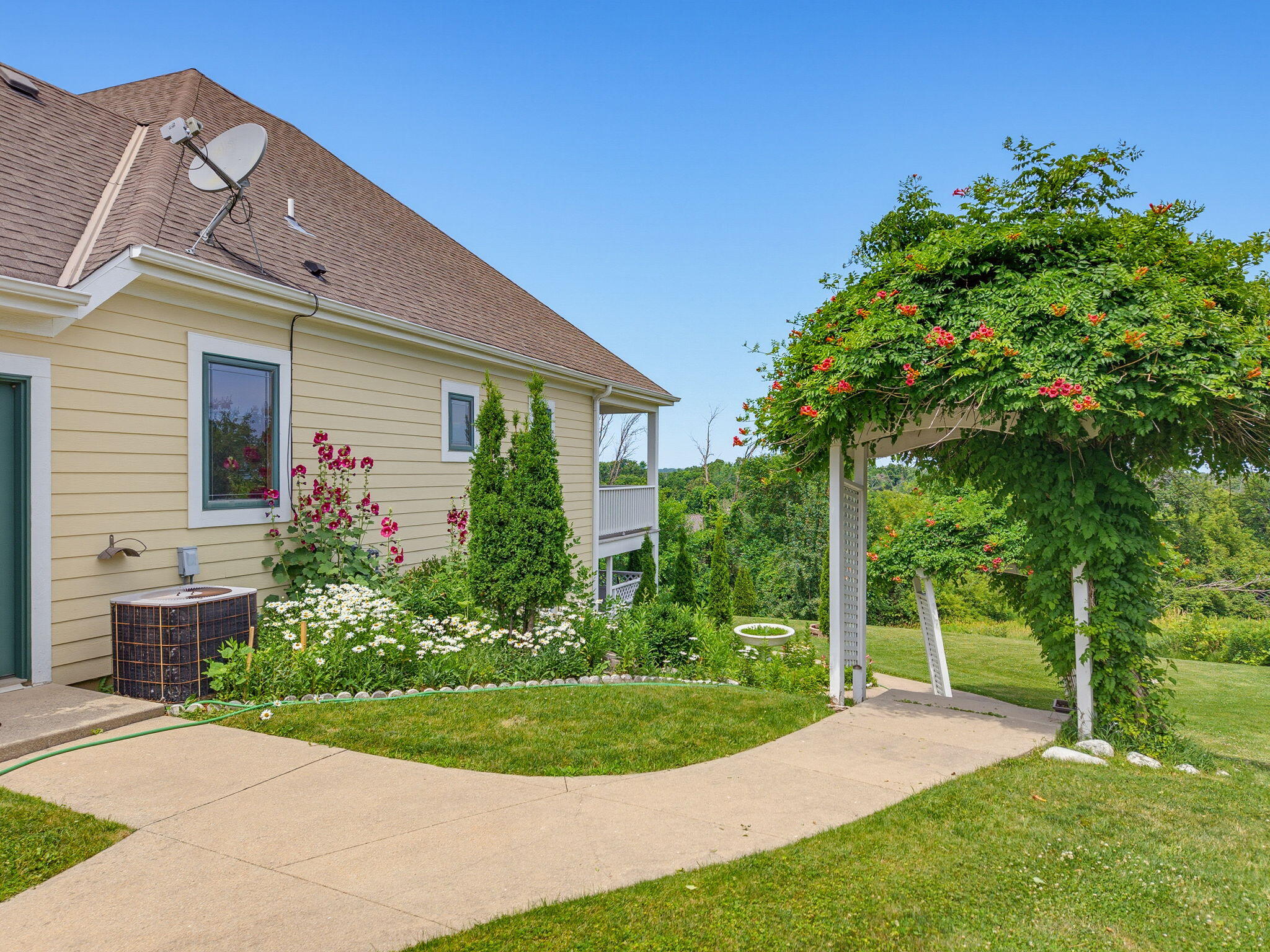 W225N3524 Wethersfield Road Pewaukee, WI 53072 - Photo 43 of 47 44-web-or-mls-w225n3524-wethersfield-rd