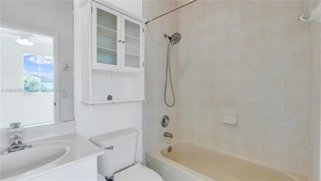 $5,200 | 17994 Northwest 87th Place, Hialeah, FL 33018