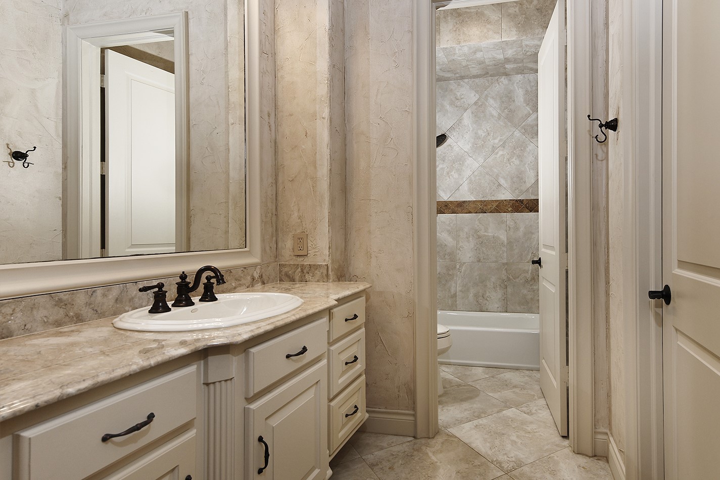 134 South Tranquil Path The Woodlands, TX 77380 - Photo 19 of 49 Bathroom suite.