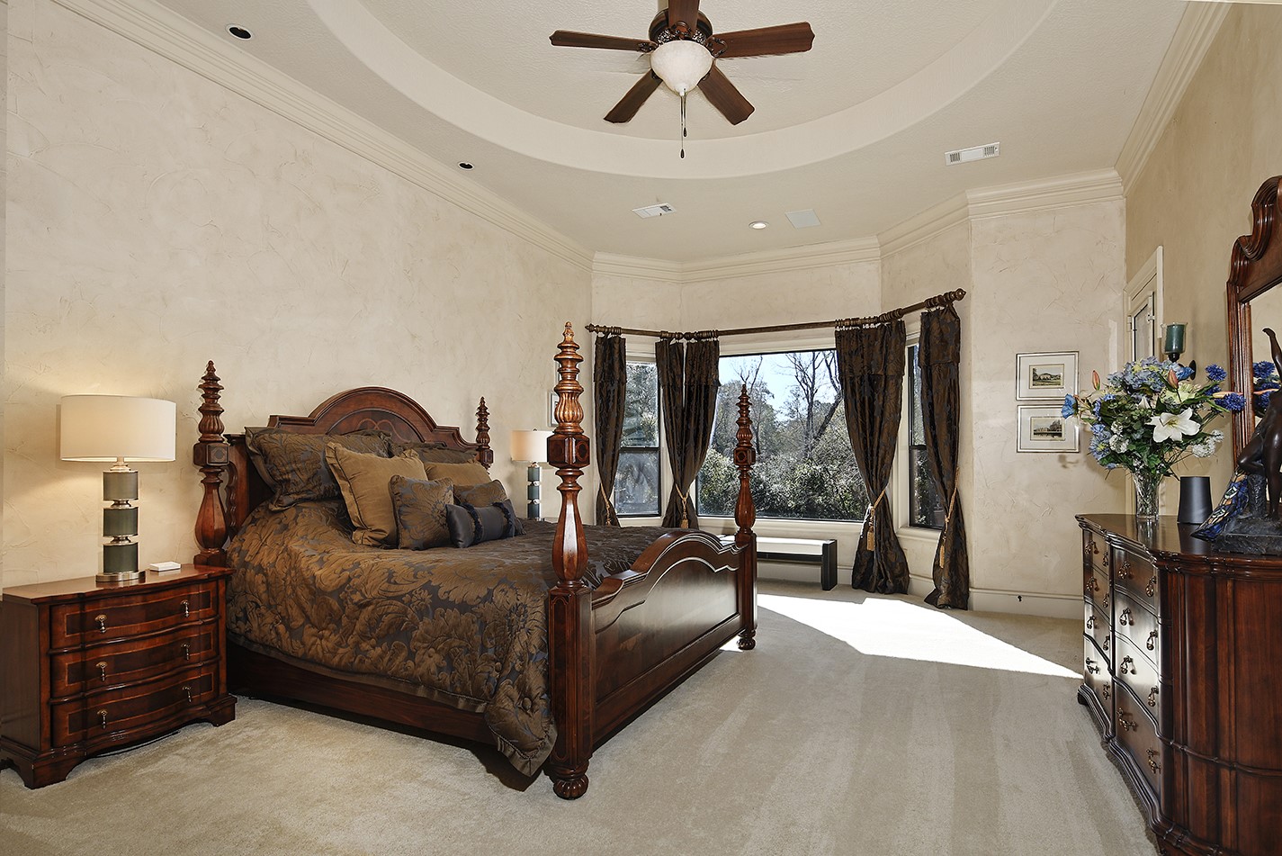 134 South Tranquil Path The Woodlands, TX 77380 - Photo 26 of 49 Primary suite is very generously sized and offers large glass window overlooking rear grounds.