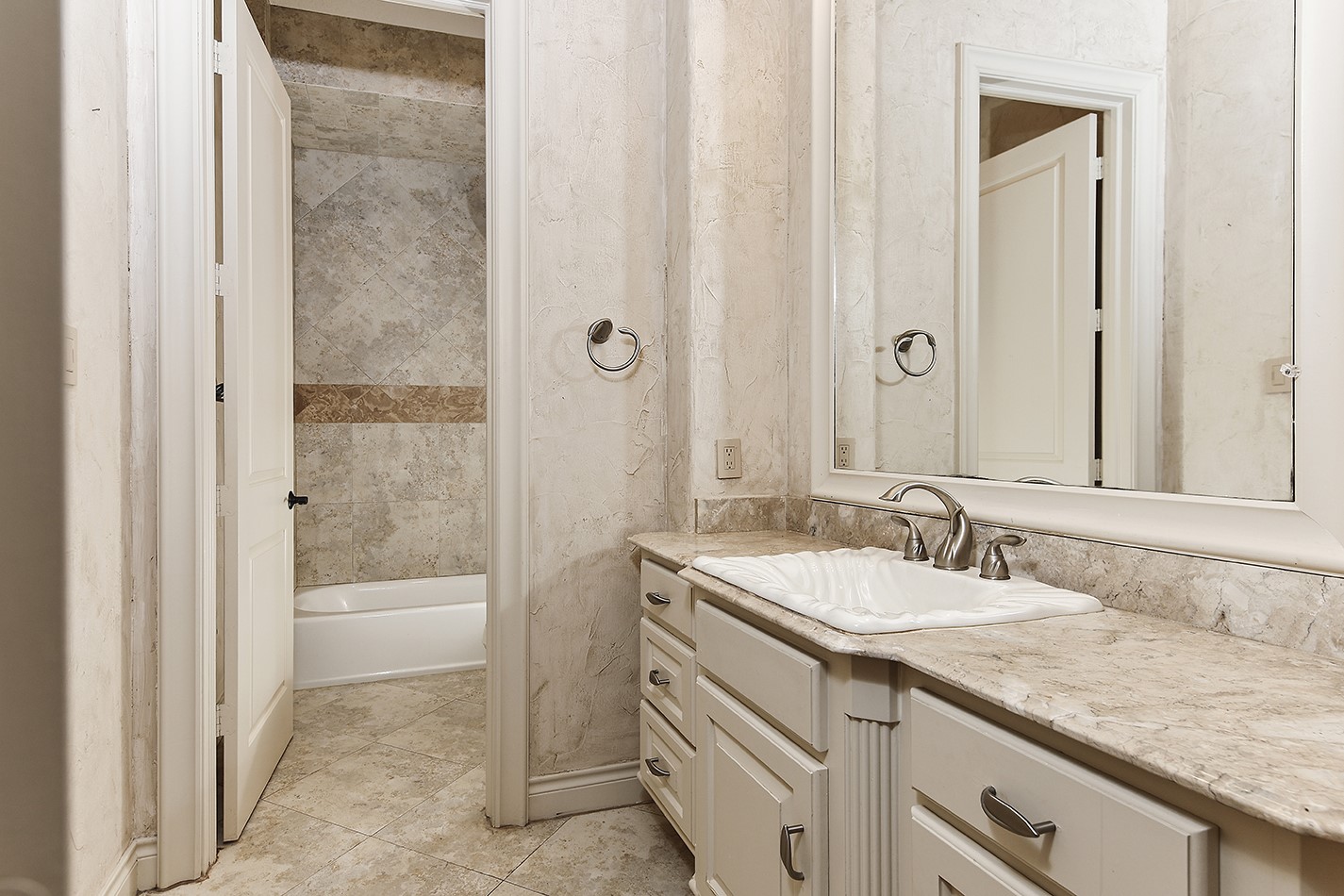 134 South Tranquil Path The Woodlands, TX 77380 - Photo 35 of 49 Bathroom for #3 ensuite.