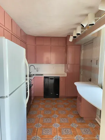 a close view of sink and tap