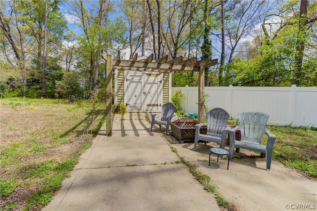 2863 Iverson Road Midlothian, VA 23112 - Photo 32 of 38 a view of backyard with a table and chairs